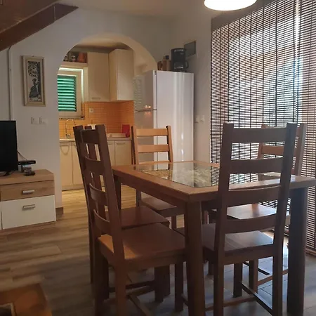 בית נופש Am Fluss Gelegenes Haus Mit Galerieschlafplaetzen
