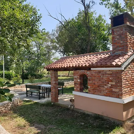 Am Fluss Gelegenes Haus Mit Galerieschlafplaetzen בית נופש *
