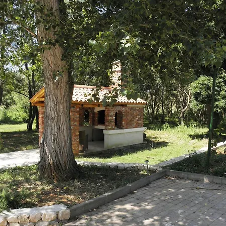 Am Fluss Gelegenes Haus Mit Galerieschlafplaetzen בית נופש *