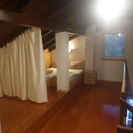בית נופש Am Fluss Gelegenes Haus Mit Galerieschlafplaetzen *