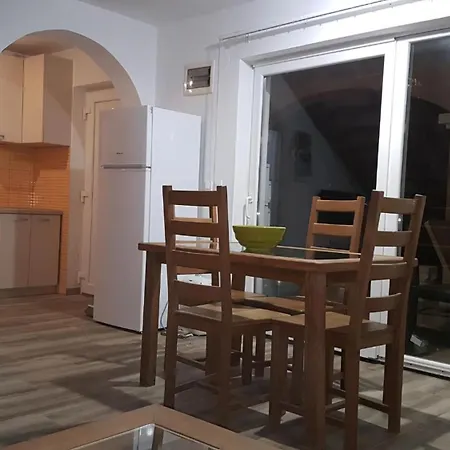 Am Fluss Gelegenes Haus Mit Galerieschlafplaetzen בית נופש