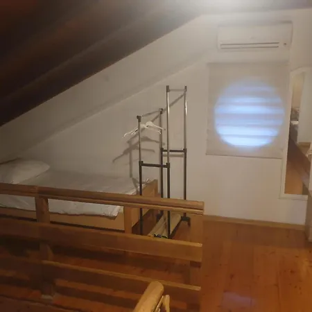 בית נופש Am Fluss Gelegenes Haus Mit Galerieschlafplaetzen נין
