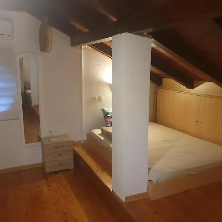בית נופש Am Fluss Gelegenes Haus Mit Galerieschlafplaetzen *